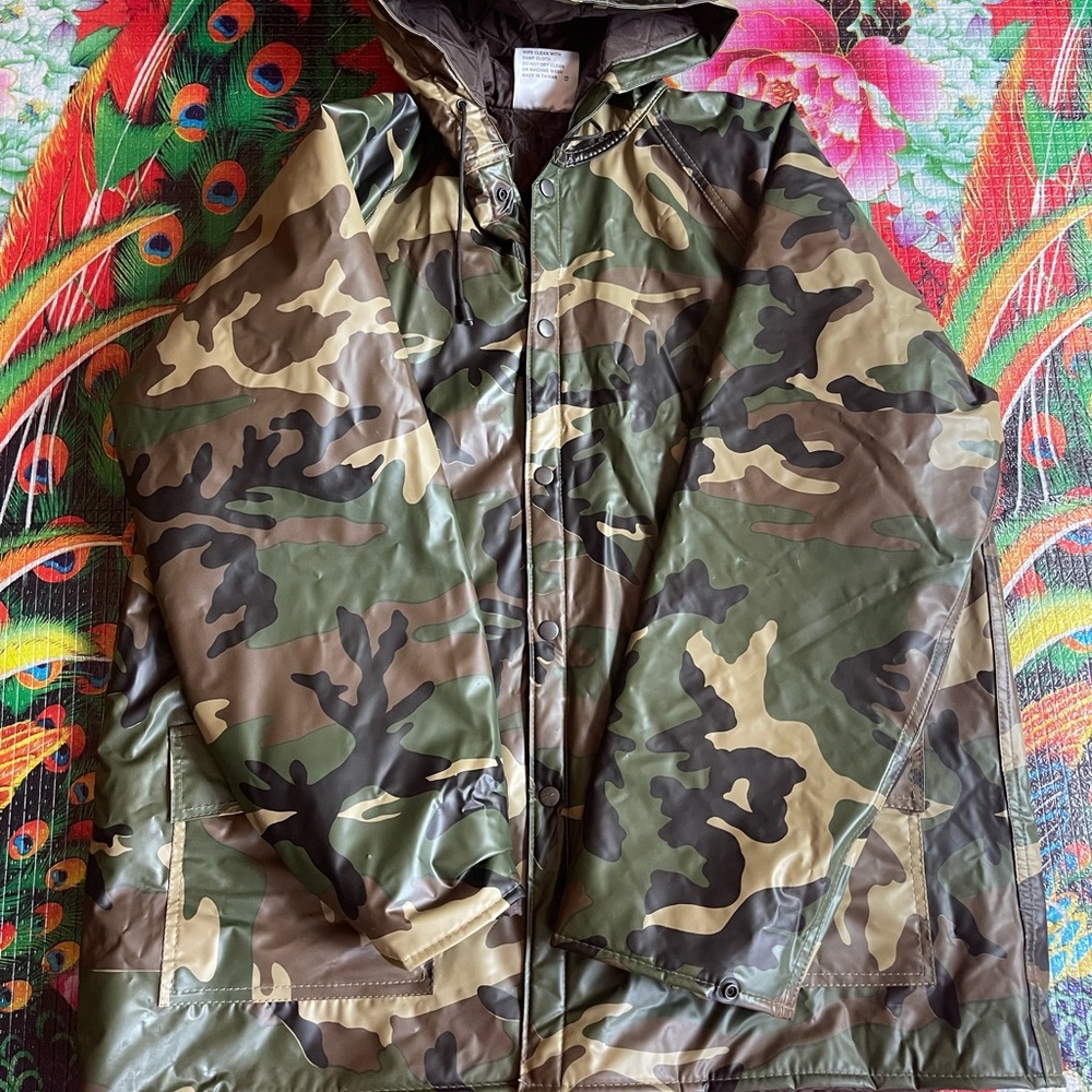 Water proof jacket - Picture 2 of 3